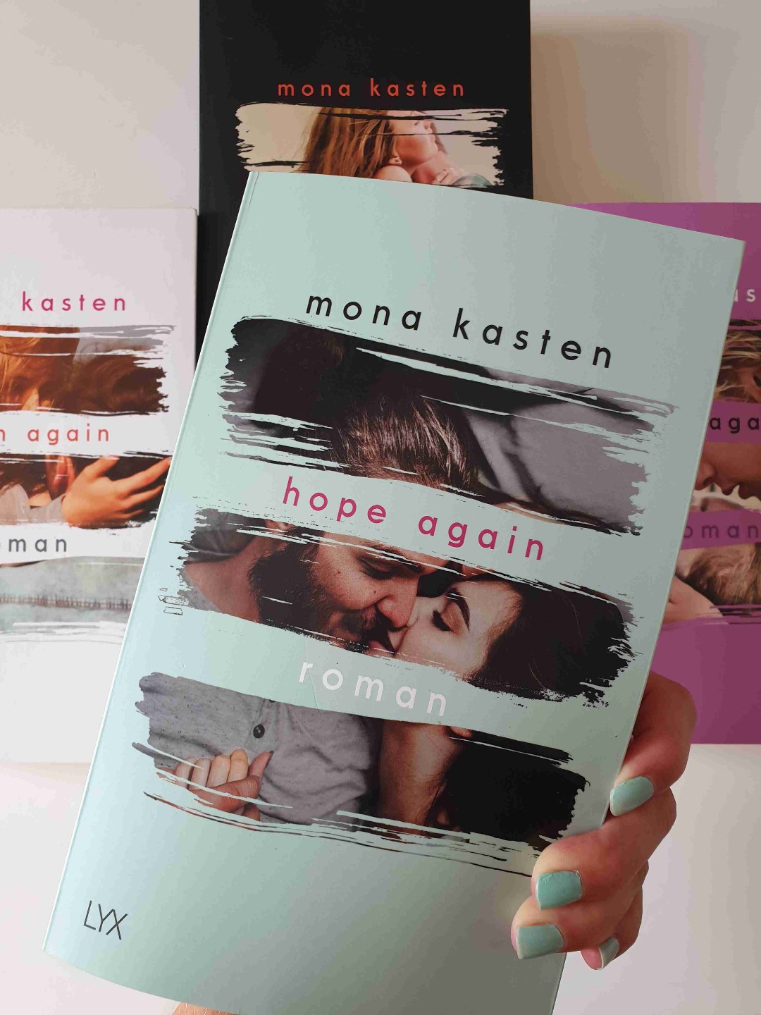 Über Everly und Nolan zu lesen war toll. Ich liebe „verbotene“ Liebesgeschichten und Mona Kasten hat wie immer tolle Charakteren erschaffen.