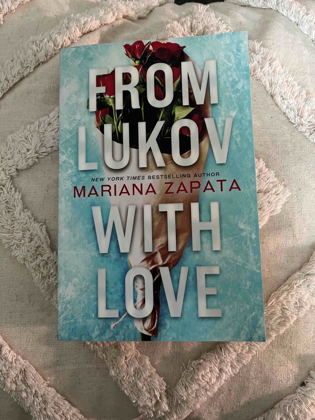 Dieses Buch hat mir sehr viel Spaß gemacht! Zapata schreibt unglaublich gute rivals to lovers Geschichten😍. Es gab viele Momente, da saß ich kichernd aufm Sofa wegen Jasmine und Ivan 😂😂<33 definitely recommend!!
