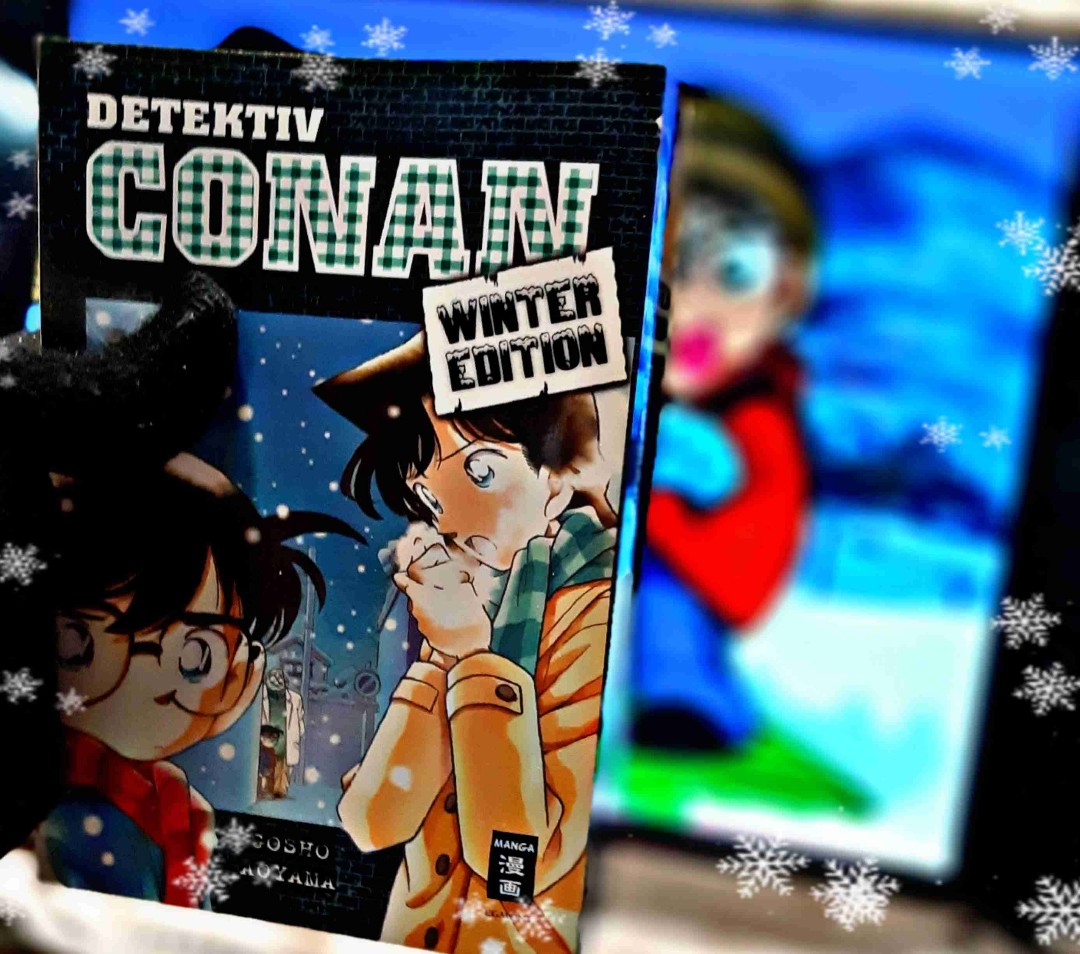 Du suchst nach Lesestoff für die kalten Tage und bist Fan von Detektiv Conan oder willst es noch werden?🤓 Dann ist der folgende Sammelband etwas für dich.
Vergiss Schal Mütze und Handschuhe nicht, denn es wird extrem kalt.🥶