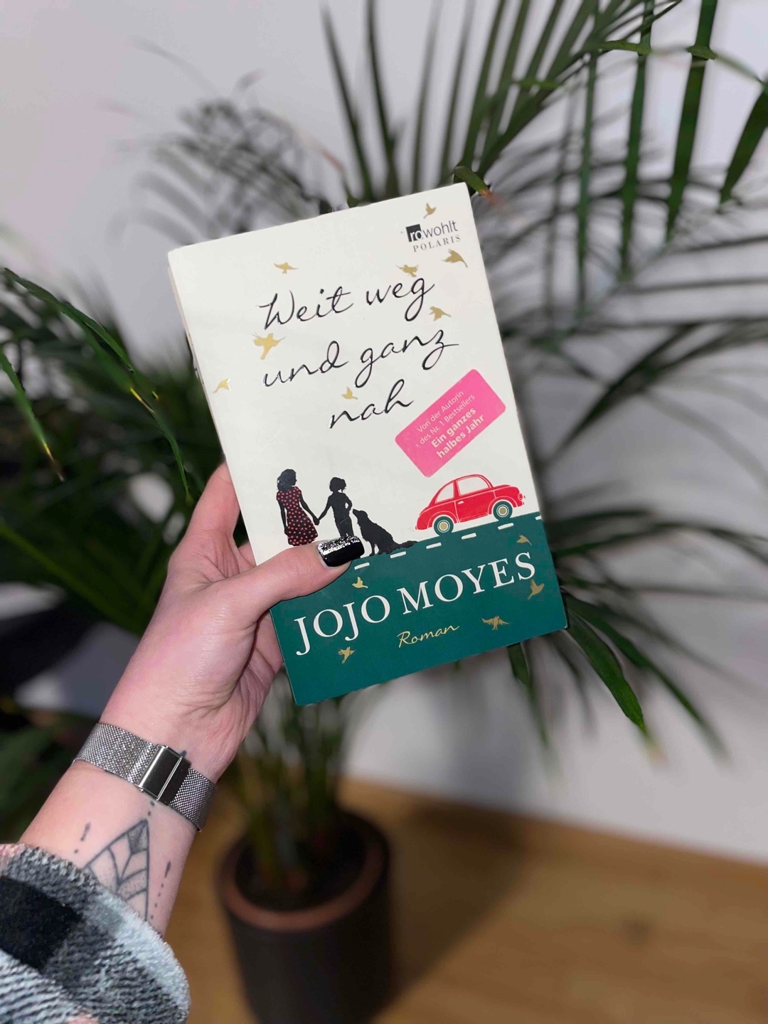 Ich liebe Jojo Moyes. Ich würde glaub ich jedes Buch blind von ihr kaufen🙈 am Anfang kam ich schwer rein aber nach dem zweiten Kapitel hab ich die Seiten verschlungen☺️
