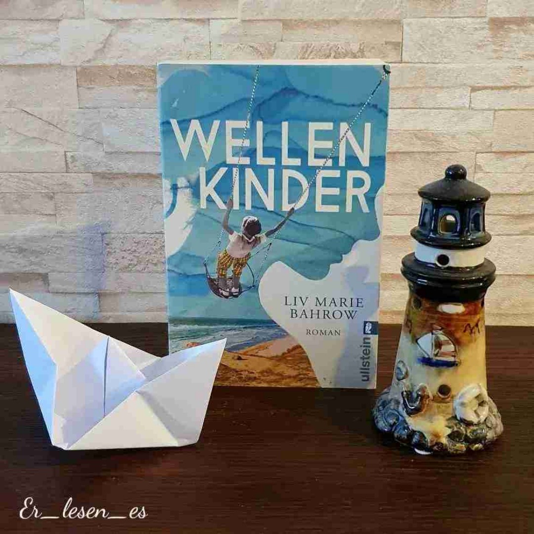 ⭐️⭐️⭐️⭐️
Ich empfehle diesen Roman allen, die sich mit DDR-Geschichte auseinandersetzen möchten, denen, die diesen Staat vielleicht selbst noch miterlebt haben - aber auch insbesondere denen, die das alles nur aus Geschichtsbüchern oder Dokumentationen kennen. Es lohnt sich, denn über die hier dargestellten Charaktere und die Handlung des Buches lernt man alles noch viel intensiver kennen, als wenn man sich nur mit Sachmaterial beschäftigen würde.