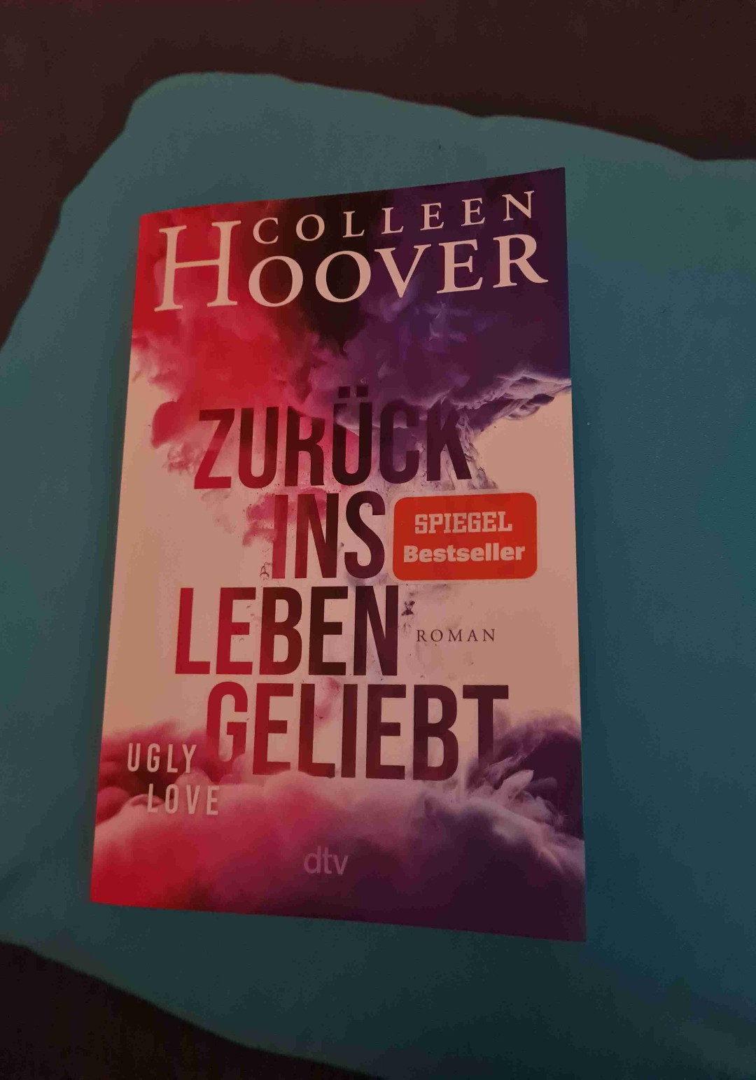 ✨️Zurück ins Leben geliebt/Ugly Love✨️
So ein tolles Buch😍 Schon nach den ersten Seiten wusste ich das dieses Buch nir gut werden kann, tolle Charaktere und eine tolle und Hintergründige Story💕 Ich hätte mir aber noch eine Triggerwarnung gewünscht denn ich habe tatsächlich keine gefunden, ansonsten war das Buch einfach nur toll😃