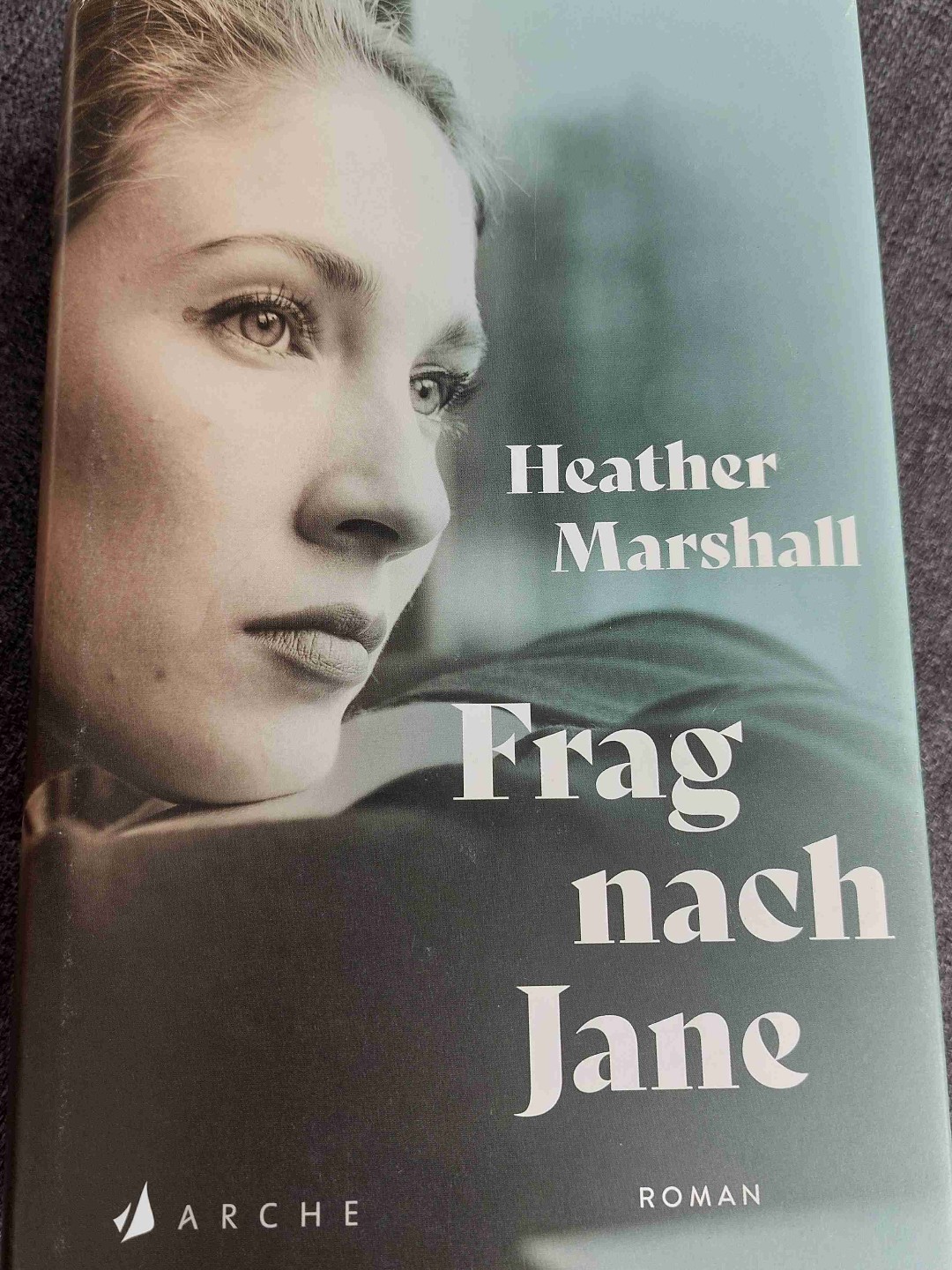Was für ein klasse Buch. Für mich ein absolutes Jahreshighlight. Dieser Roman wird noch lange in meinem Gedächtnis bleiben.....