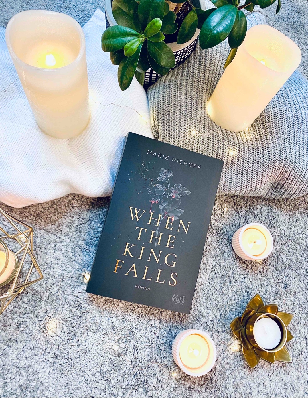 Fokus mehr auf der Love Story, als auf der Fantasy Story gerichtet🖤