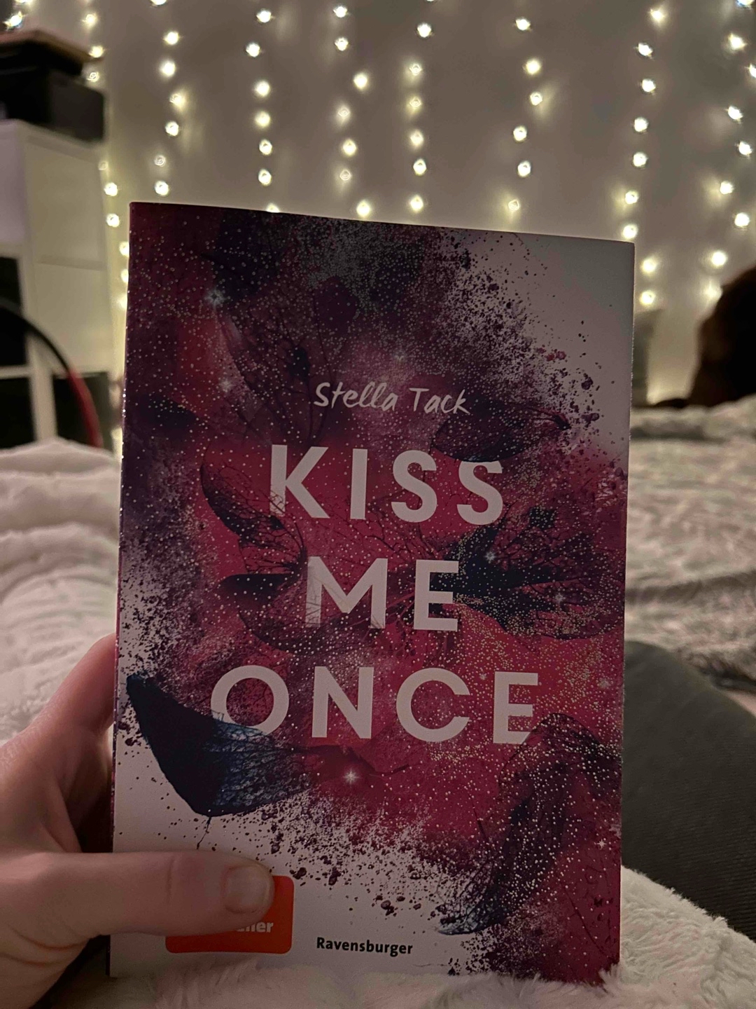 Ich weiß nicht wie oft ich bei diesem Buch geschmunzelt habe und wie sehr ich mich darin wiedergefunden habe …🥰 Kiss me once gibt einem wirklich auf eine sehr süße Art Mut, Selbstbewusstsein und Humor mit auf den Weg!