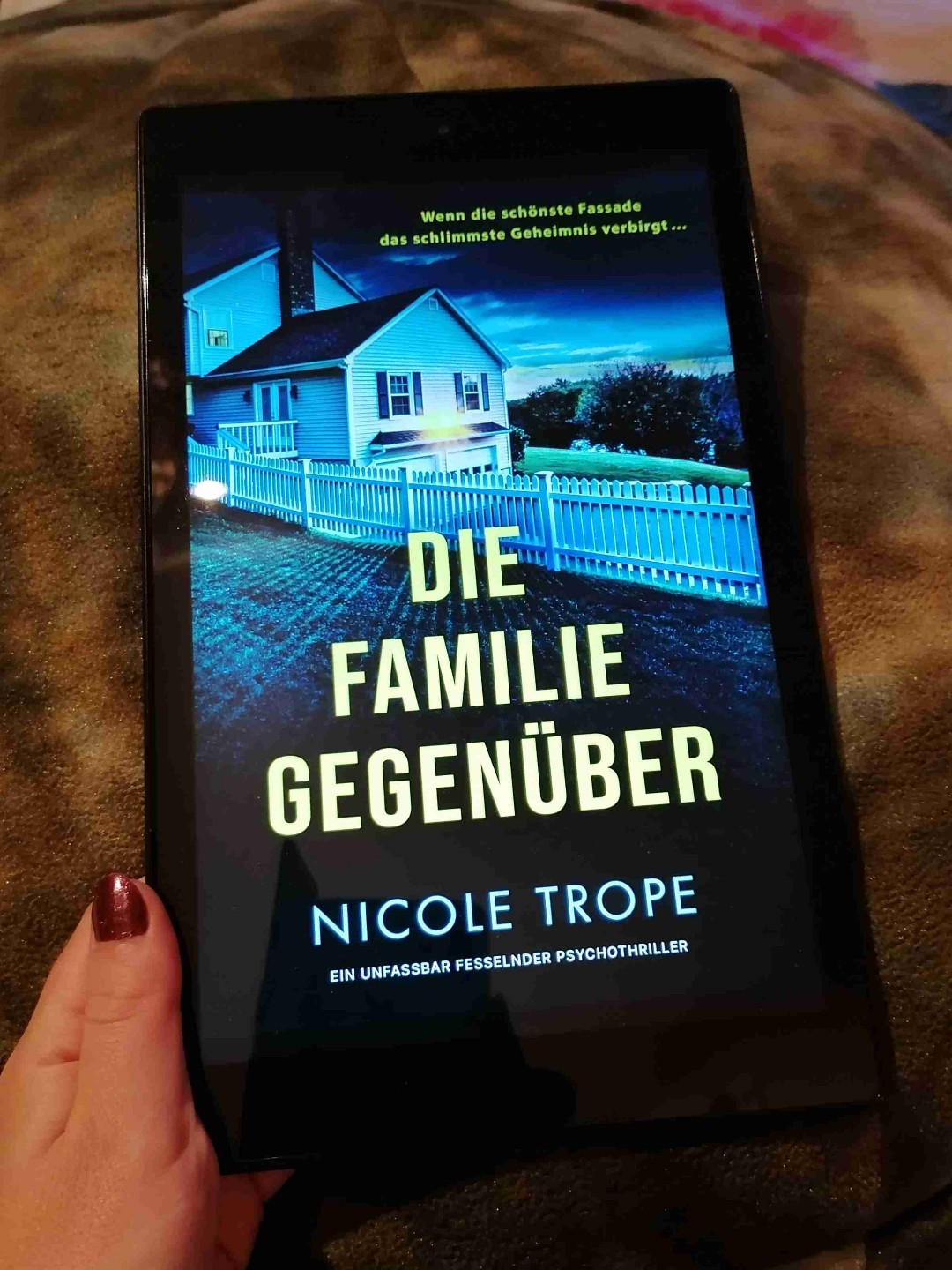 Was für ein toller Thriller!
Super spannend geschrieben, Plottwists, mit denen man niemals rechnet und sympathische Charaktere. Man wollte immer wissen, wie es weitergeht! Nicole Trope schreibt super interessant, sodass man als Leser gar nicht aufhören kann zu lesen! Bitte mehr davon!