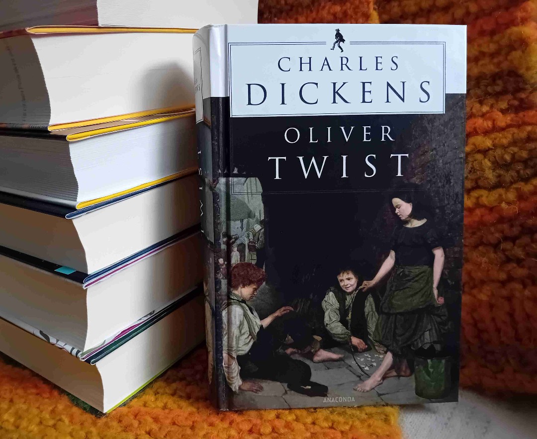 Typisch Dickens: überzogend erzählend legt er den Finger in die Wunde, um auf gesellschaftliche Missstände aufmerksam zu machen. 