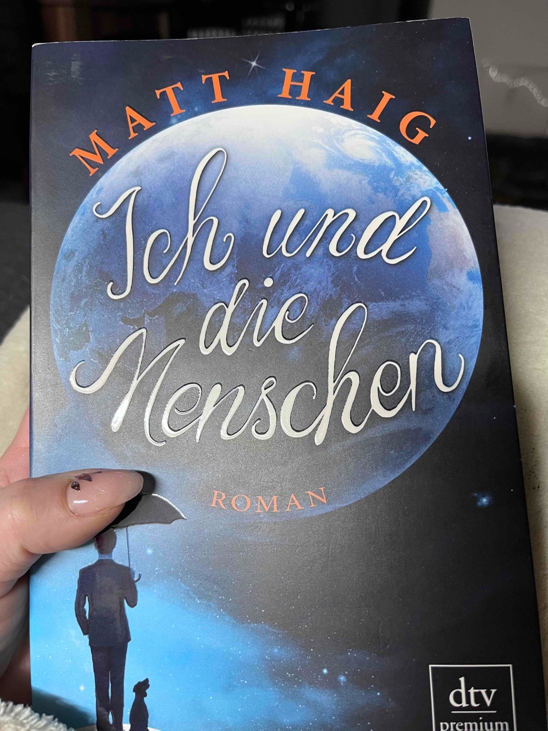 Es hat ein wenig gedauert, bis ich richtig reingekommen bin, aber wie immer wurde ich nicht von Matt Haig enttäuscht! Ich denke dieses Buch wird mich noch länger beschäftigen