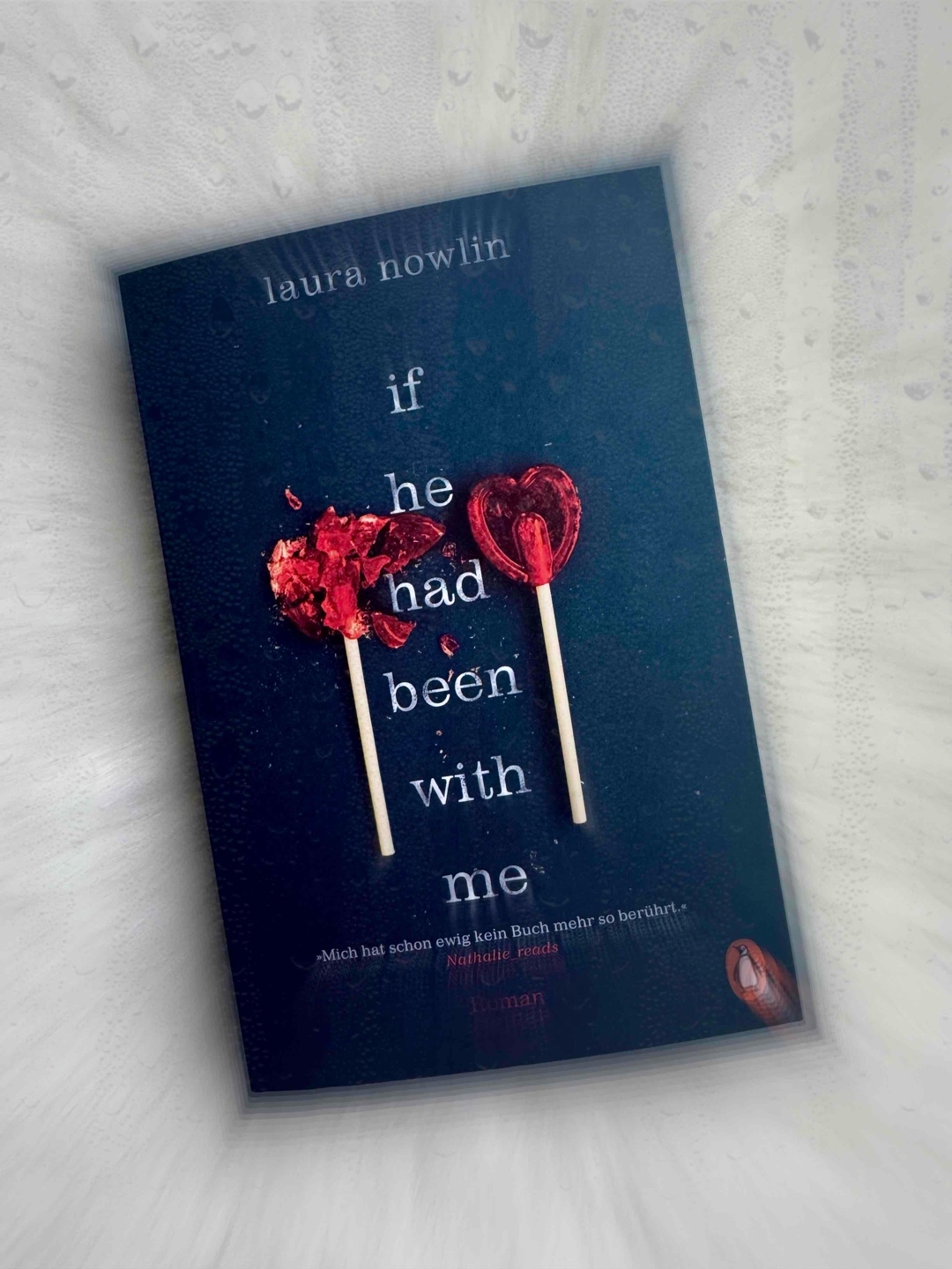 Es gibt das echte Leben, und es gibt Bücher. Ich versuche zu enträtseln, was echt ist und was nicht, was ich haben kann und was niemals. 💔