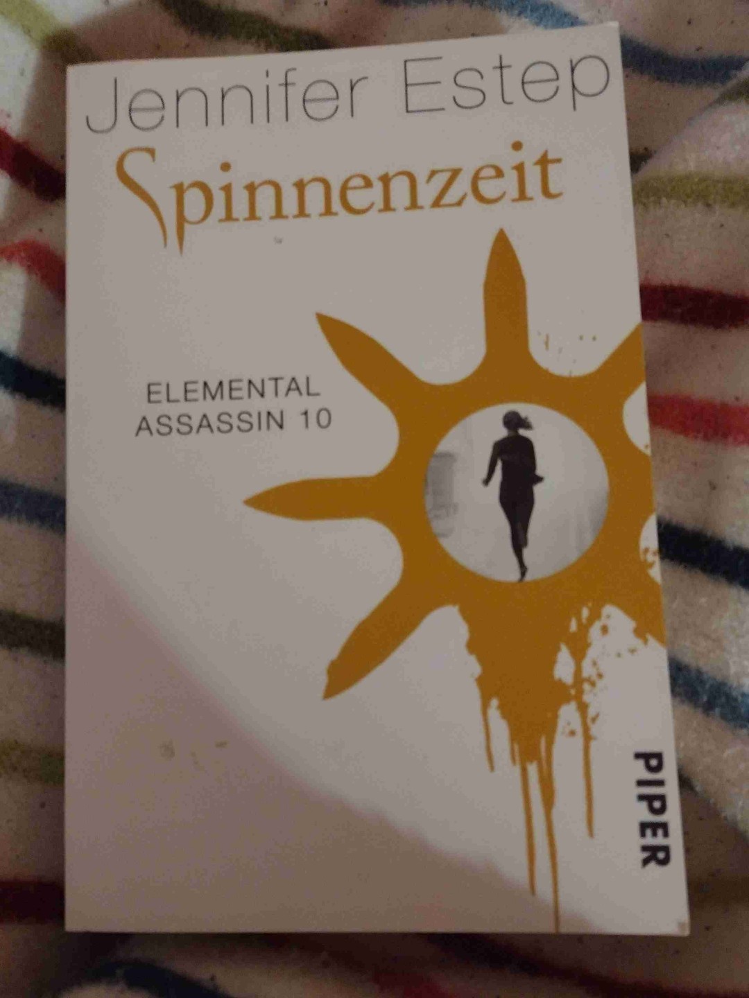 Wie jedes Jennifer Estep Buch; ich habs geliebt ❤️