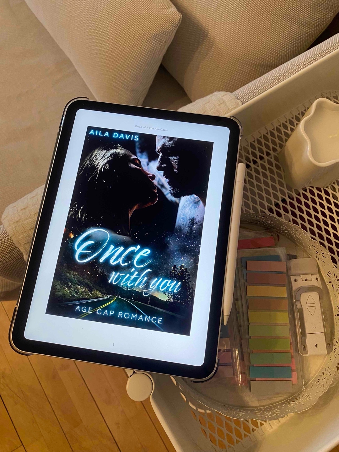 Du suchst ein Age Gap Buch ohne Dark Romance Anteil? - Hier ist es! 