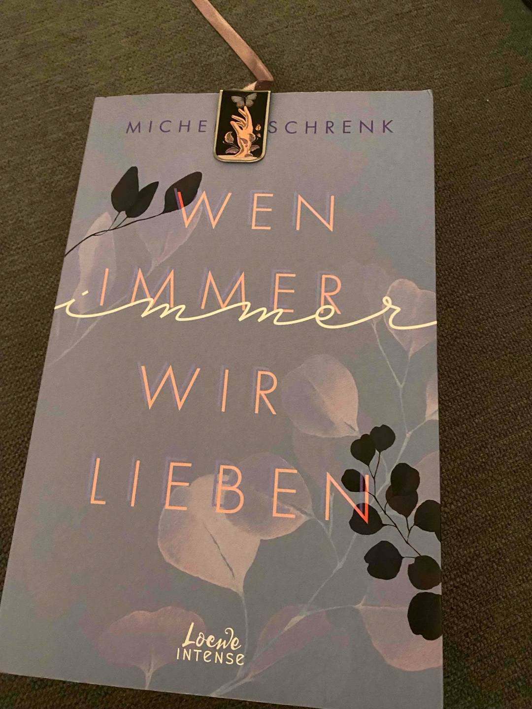 Sehr schön geschriebener Roman, aber die Story ist leider sehr vorhersehbar…