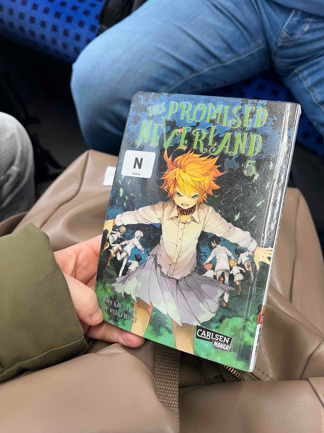 Liebe diese Reihe einfach. Toll gezeichnet, spannende Story und auch in Band 5 weiterhin überraschend