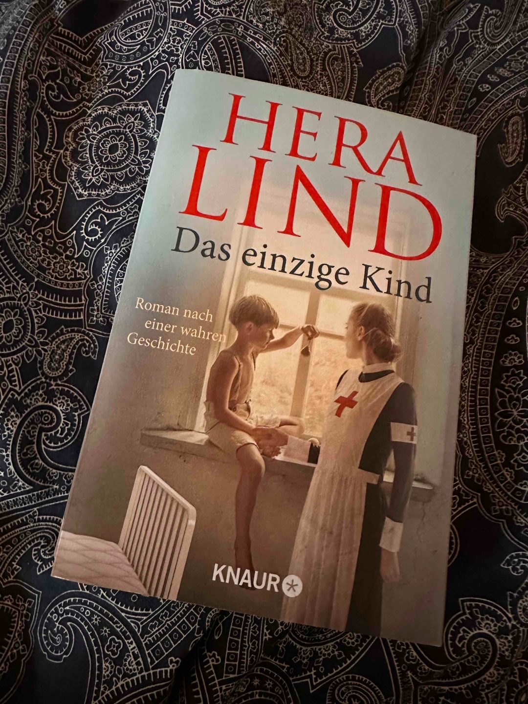 Interessante, fesselnde Geschichte nach einer wahren Begebenheit über einen jugoslawischen Jungen, der im zweiten Weltkrieg seine Eltern verlor, viele Jahre auf der Flucht war und am Ende in Österreich eingebürgert wurde.