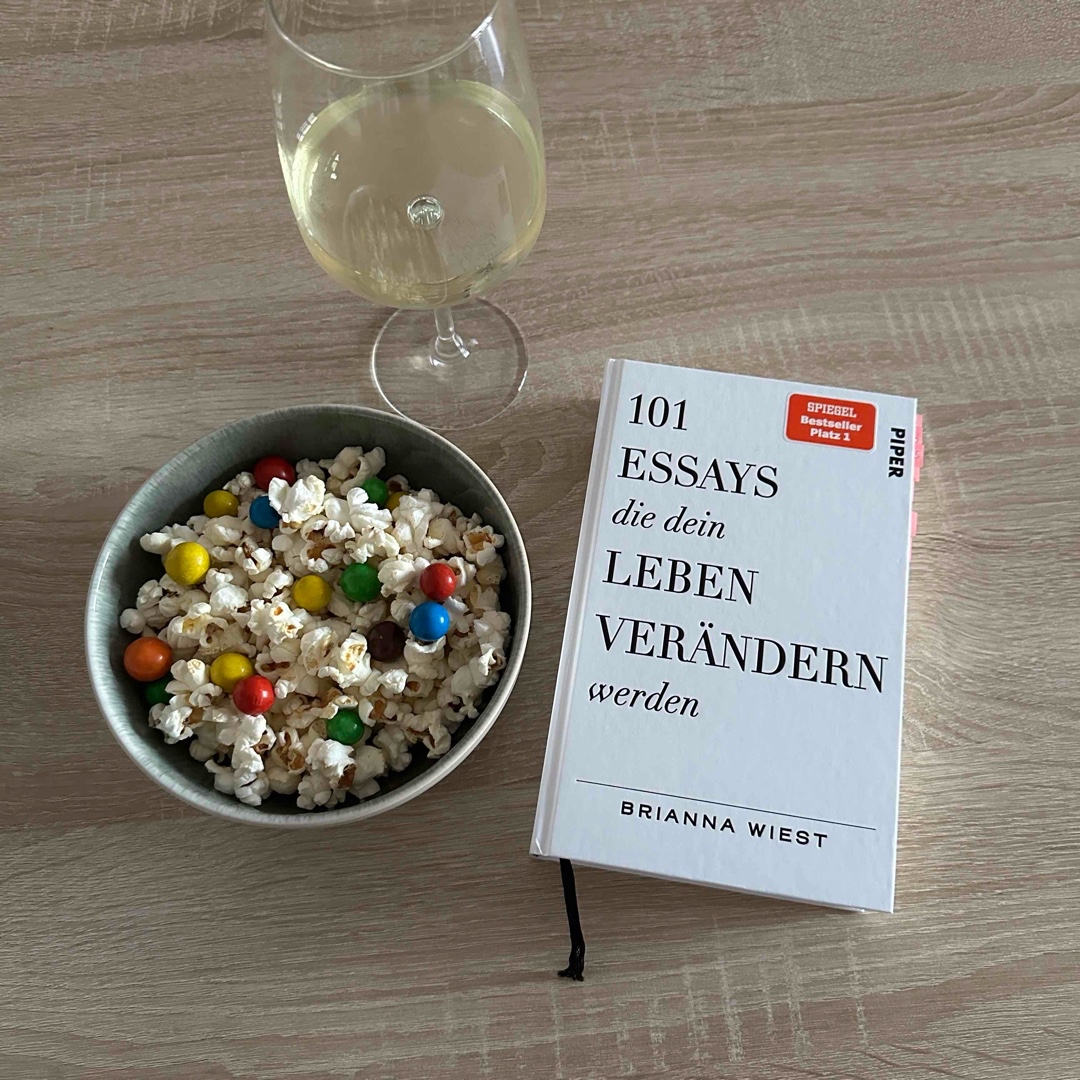 Regt zum Nachdenken an, mit vielen inspirierenden Gedanken und Impulsen. Zum Teil leider sehr repetitiv und teilweise etwas idealistisch. Trotzdem nehme ich viel aus diesem Buch mit 🤍✨💪🏼