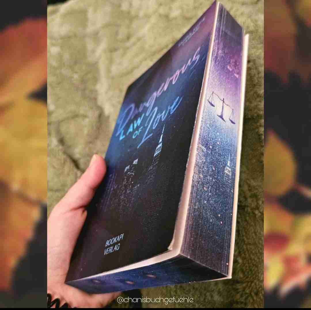 Prinzipiell mochte ich das Buch gerne. Man wird hier direkt mitten rein geworfen ins Geschehen & emotional gleich mitgenommen.
Leider war für mich persönlich einiges einfach entweder vorhersehbar oder absolut unverständlich. Vor allem das Verhalten der Protagonistin Talia hat mich so einige Male den Kopf schütteln lassen. Dafür war die Geschichte des Protagonisten Ethan echt interessant.
Dennoch mochte ich den Verlauf der Geschichte & die trotz allem eintretenden Wendungen. Die Geschichte beinhaltet interessante Hintergrundgeschichten, Spice & ab dem letzten Drittel auch Spannung. Aber leider gibt es durch das ständige Hin & Her zwischen den Protagonisten auch einige Längen & der emotionale Funke ist bei mir nicht übergesprungen.
Ganz gut für Zwischendurch.