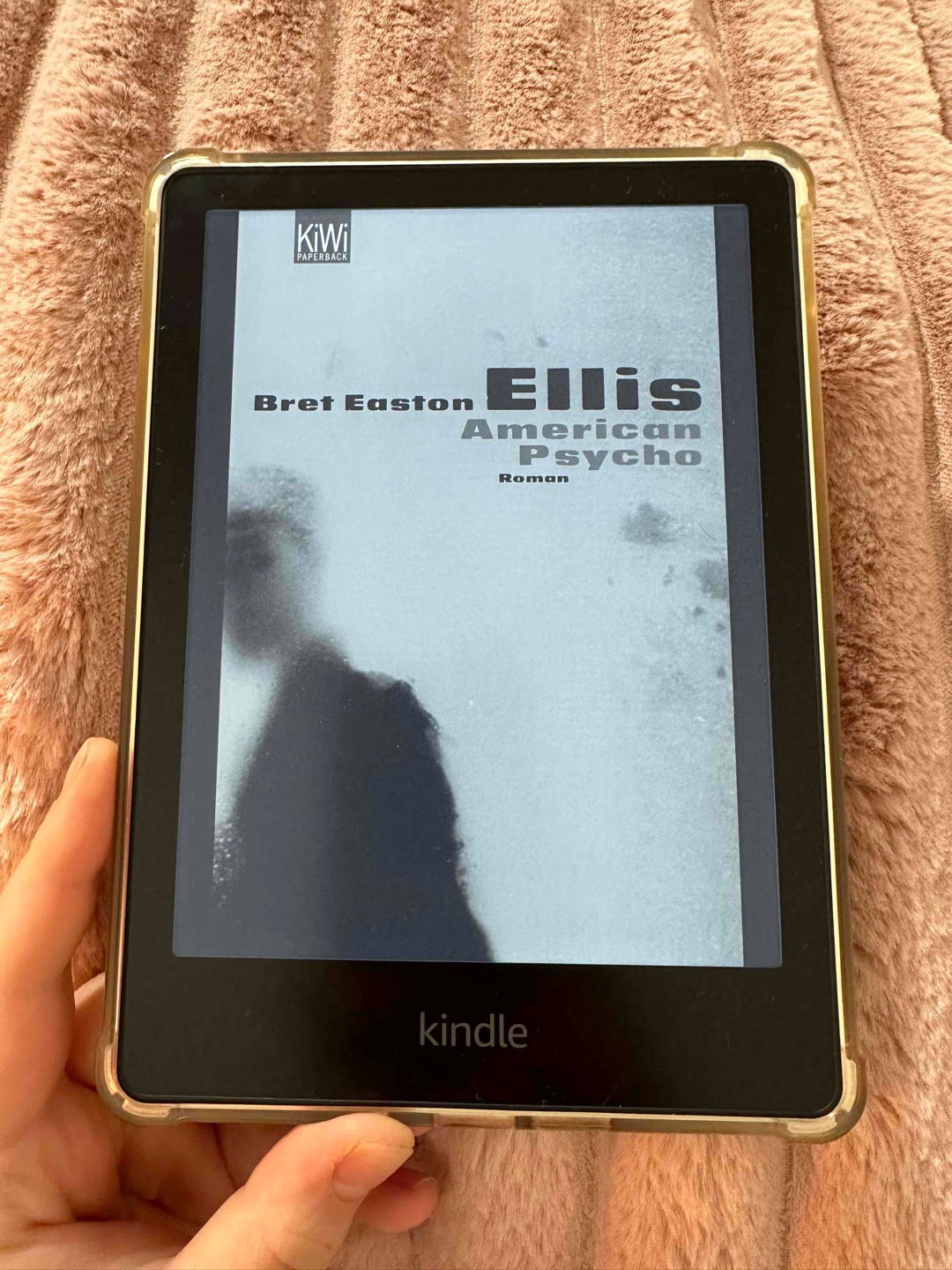 Das Buch war zu sehr in die Länge gezogen und einiges wurde viel zu sehr detailliert beschrieben ( z.B die Kleidung der anderen Charaktere)