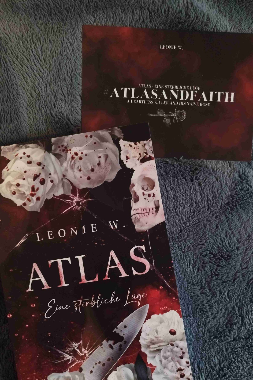 Ein gut gelungenes Buch, das meiste wusste ich schon durch Wattpad in vornherein, aber vieles wurde auch anders geschrieben oder neu hinzugefügt oder auch weg gelassen.
Kann man lesen, muss man aber nicht.