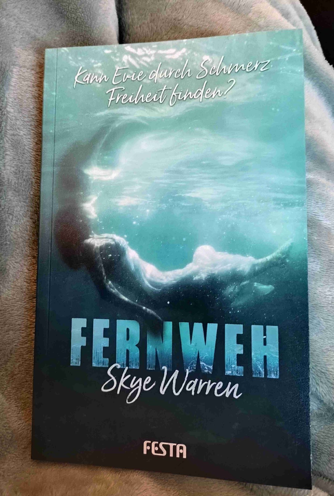 Sonntagssnack ✅
Vor allem zu Beginn ein eindeutiges Festa Buch miz expliziten Szenen - nicht für jeden geeignet! Jedoch eine schön geschriebene Story, flüssiger Schreibstil und durchgehend aus Sicht der Protagonistin geschrieben. Gibt ein paar Sommerfeelings und regt an über Freiheit vs Unfreiwilligkeit nachzudenken 😊