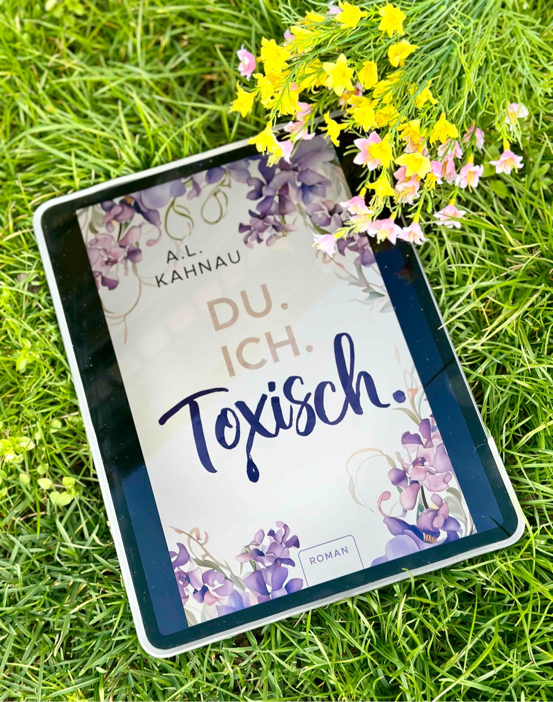 Ich kann das Buch allen Mädchen ab 14 Jahren nahelegen. Das Thema ist absolut unbequem, aber einfach so wichtig. Der Autorin ist es sehr gut gelungen, eine authentische und sehr spannende Geschichte zu schaffen.
