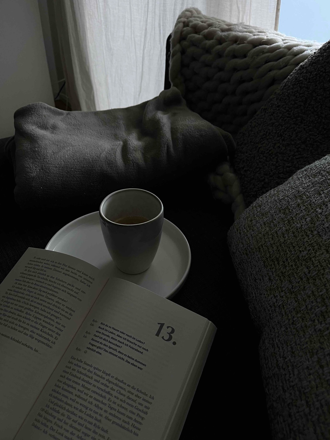 Eine aufregende & schöne Geschichte mit vielen Wendungen. Ich konnte kaum aufhören zu Lesen
📖☕️✨