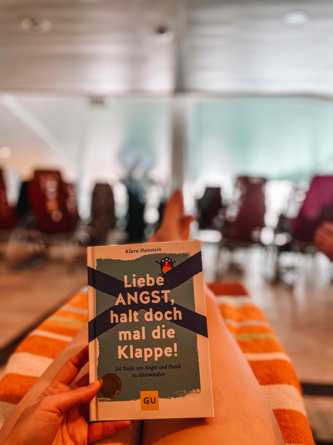 Gut verständlich geschrieben. Tolle Tipps die man schnell im Alltag umsetzen kann. Allgemeine Erklärungen was Angst im Körper auslöst. Absolut empfehlenswert und sehr hilfreich 🙏🏻