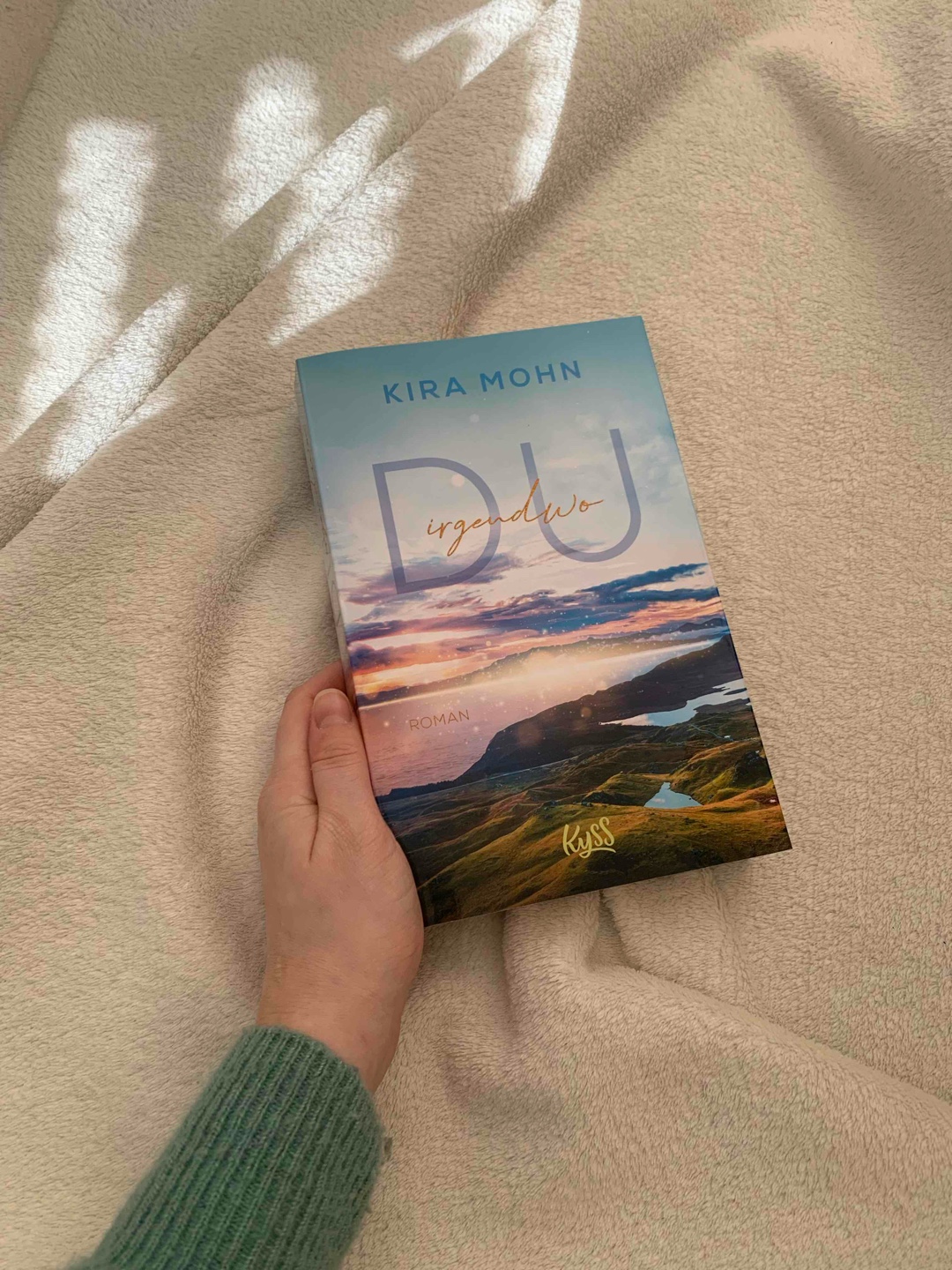 Die Liebesgeschichte zwischen Vic und Jack konnte ich leider nicht fühlen. Das Thema Adoption ist schon ein sensibles Thema. In diesem Buch hat man es total überdramatisiert. Die Geschichte von der biologischen Mutter war für mich einfach nur drüber. Und die Familiengeschichte von Jack war mir auch too much. Leider konnte die Geschichte mich nicht berühren. Das Setting war dafür umso schöner.