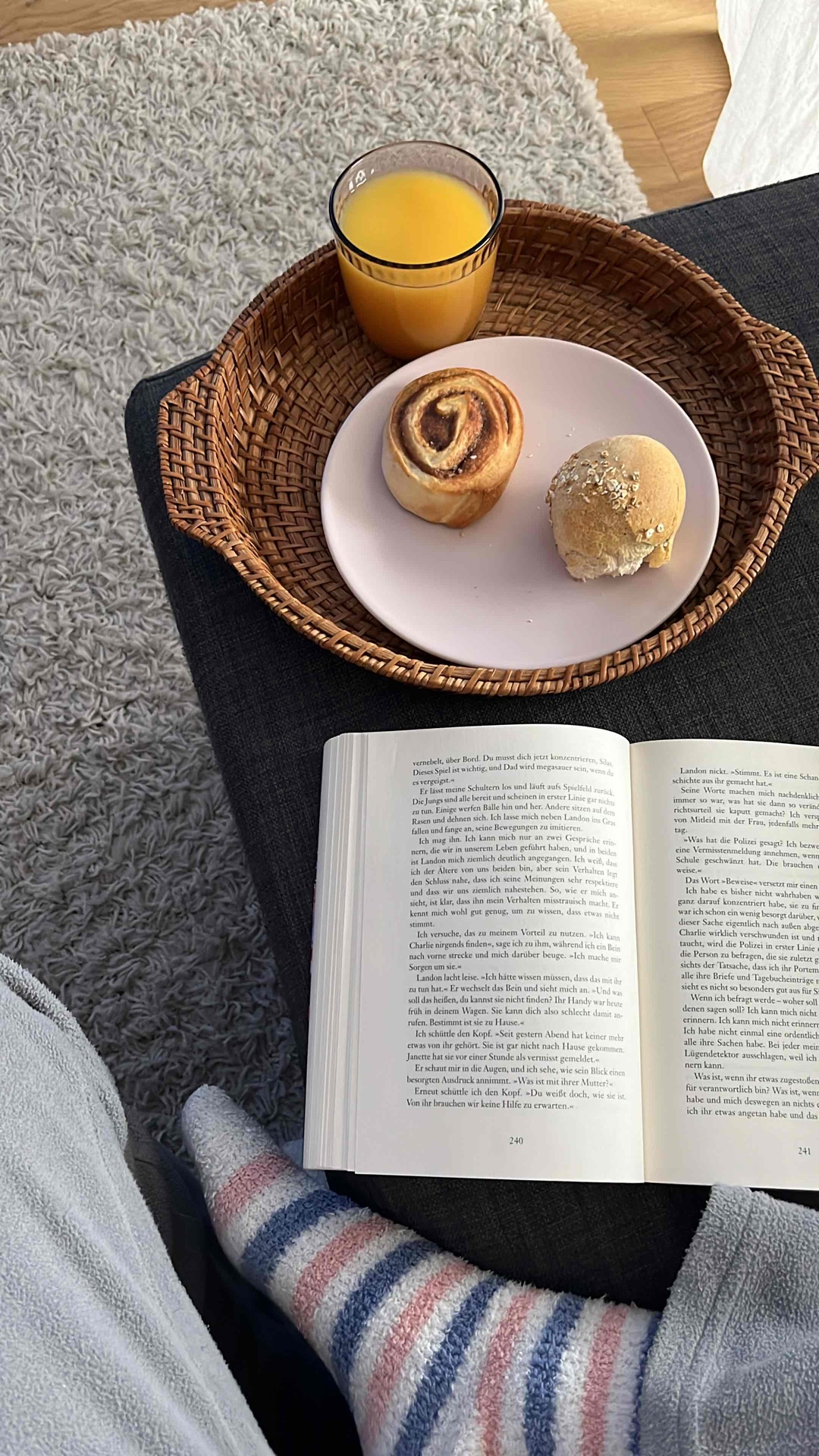 Das Buch ist von Anfang an spannend und man ist sofort in der Geschichte drin. Auch die Idee dahinter finde ich toll, da es auch mal etwas anderes ist! Nicht so eine “typische” Liebesgeschichte wie man sie kennt. Lohnt sich definitiv, ist aber nicht mein Lieblingsbuch von Coleen Hoover 🫶🏻✨💌