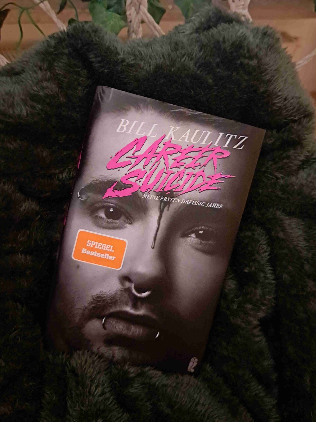 Eine wirklich wunderschöne, ehrliche und hautnahe Biografie, die man wirklich gelesen haben sollte wenn man sich schon immer gefragt hat was eigentlich wirklich hinter ihm steckt ❤️