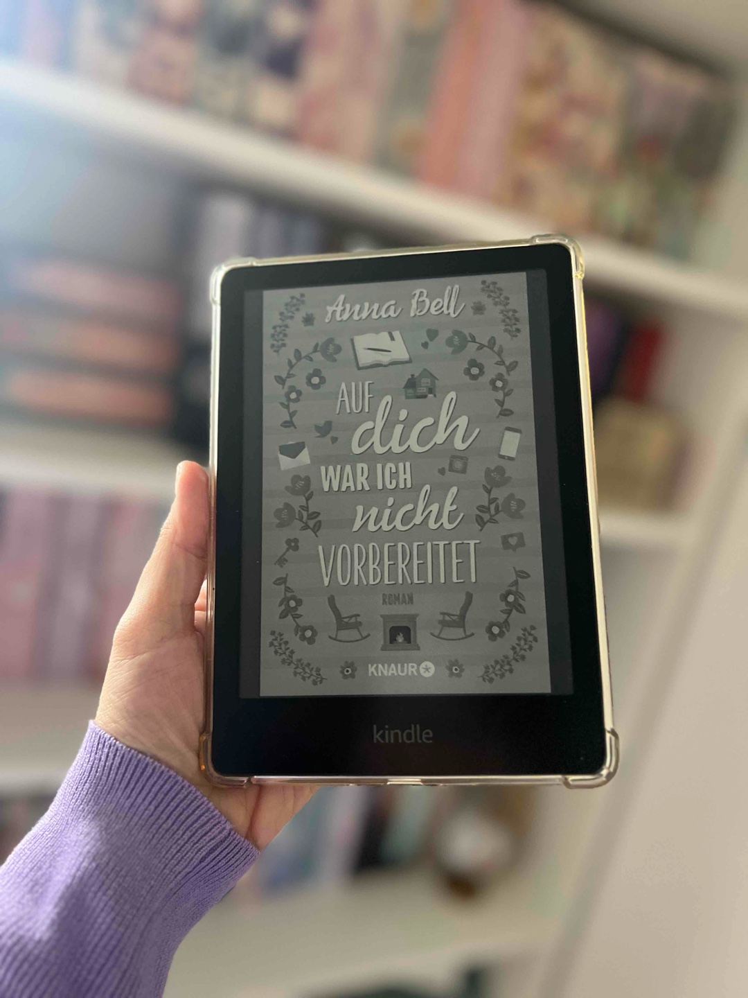 Dieses Buch hat mich lächeln lassen, es ist amüsant, leicht und locker. Mir hat es super gefallen. Es gab so einige Absurd witzige Situationen(Stichworte: Hügel, Dusche, Aubergine etc) Es ist toll geschrieben und zeitgemäß sehr realistisch.