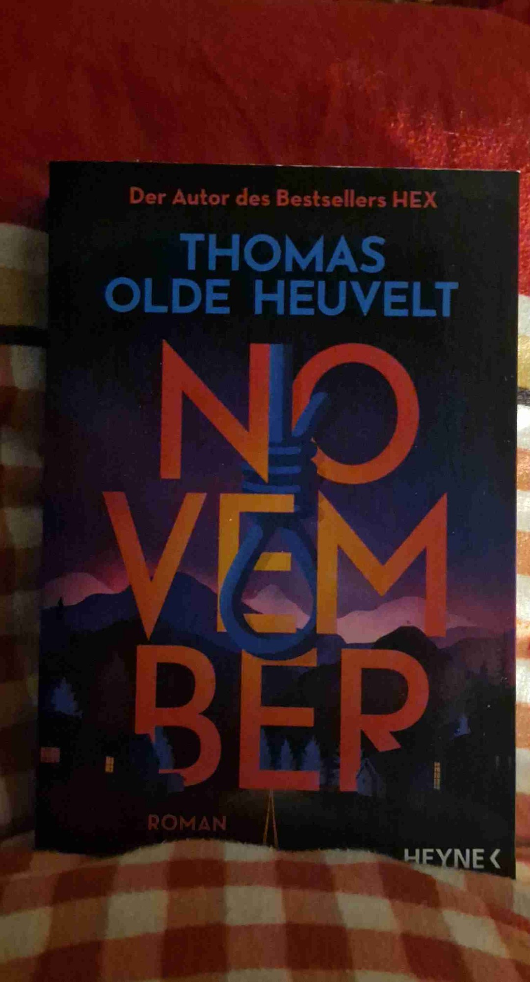 Gänsehaut pur! Der lange "Anlauf" des Buches lohnt sich. Habe bei den letzten zwei Kapiteln vergessen wie man normal atmet.