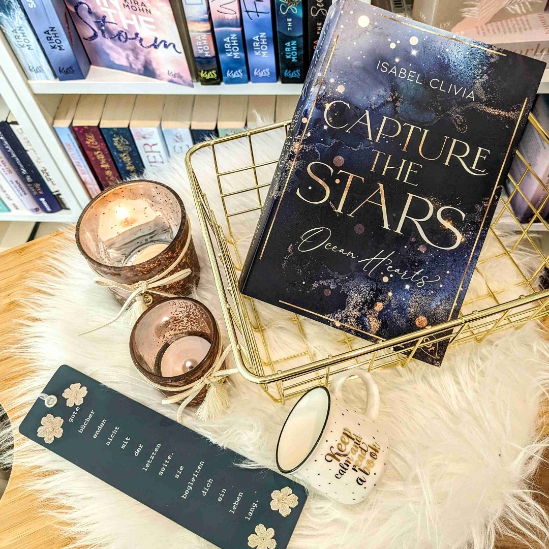 "Capture the Stars" ist eine schöne Liebesgeschichte, welche mit einer Portion Drama und viel Luxus zum Lesen einlädt. Ich bin auf jeden Fall neugierig auf den 2.Tril, wo es sich um Gemma handelt (Careys Mitbewohnerin auf dem Luxus Schiff). 😍
