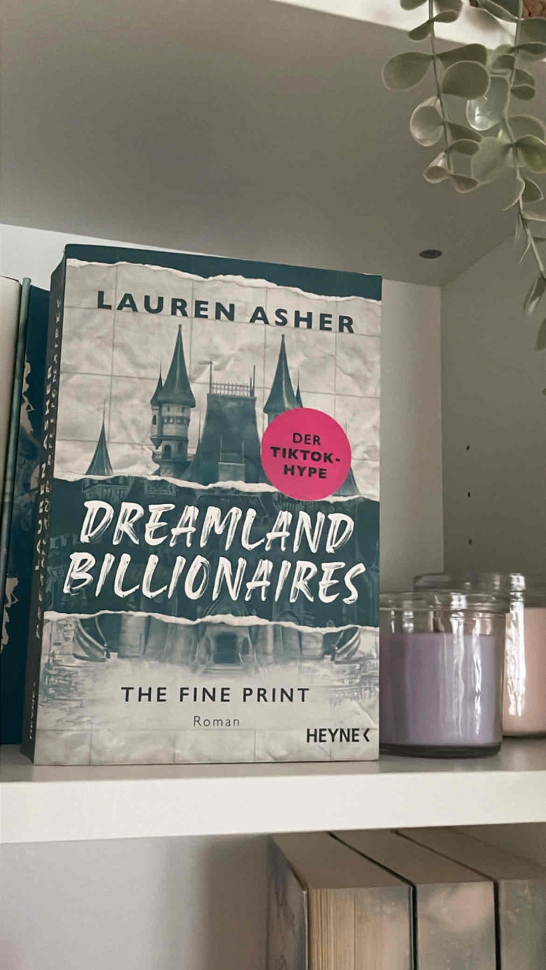 Kann man mal lesen🤷♀️
Booktok made me buy it.
Wieder ein Buch das ich dank Booktok gekauft habe und es denn hype , leider nicht wert ist.🤷♀️🫣