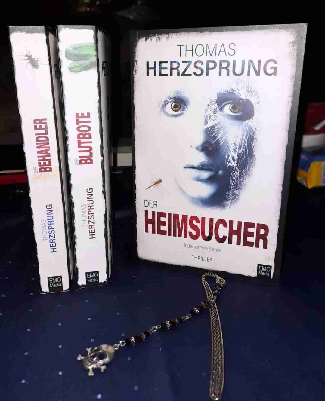 Das war mal ein noch besserer 2. Teil. Dagegen kommt einem Der Behandler echt wie Geplänkel vor 🤣
Sehr spannend und aufregend, mit Unerwartetem und dann auch noch ein Fall im Fall... hat mir insgesamt wirklich sehr gefallen und lässt auf Teil 3 hoffen!