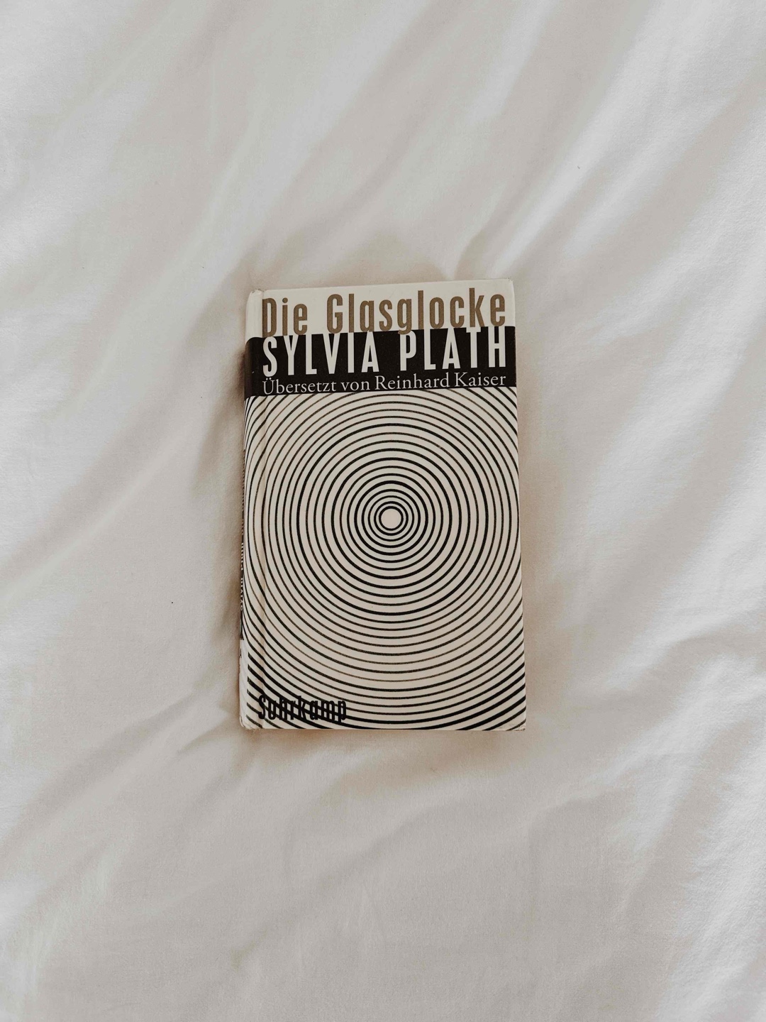 Ich glaube, ich habe mehr von diesem Buch erwartet. Trotzdem hat es mir gefallen.