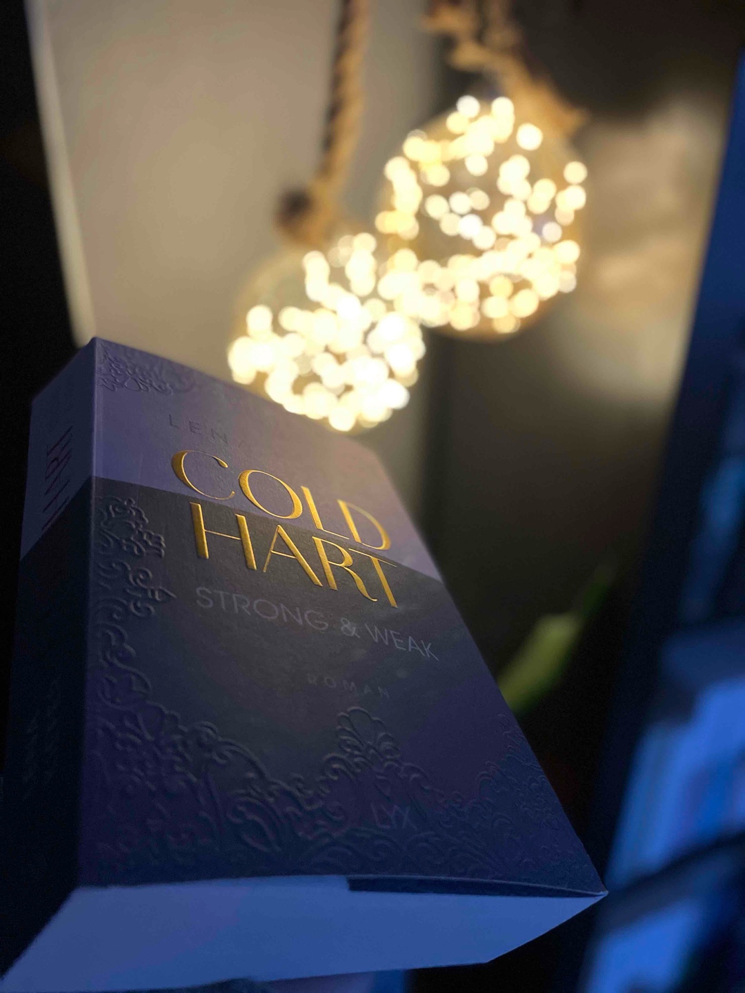 OMG ⭐️⭐️⭐️⭐️⭐️
Elijah was tust du uns nur an 🤯🫣
Ich kann es kaum erwarten den nächsten Teil zu lesen … 2 Monate warten… toll 😢😅