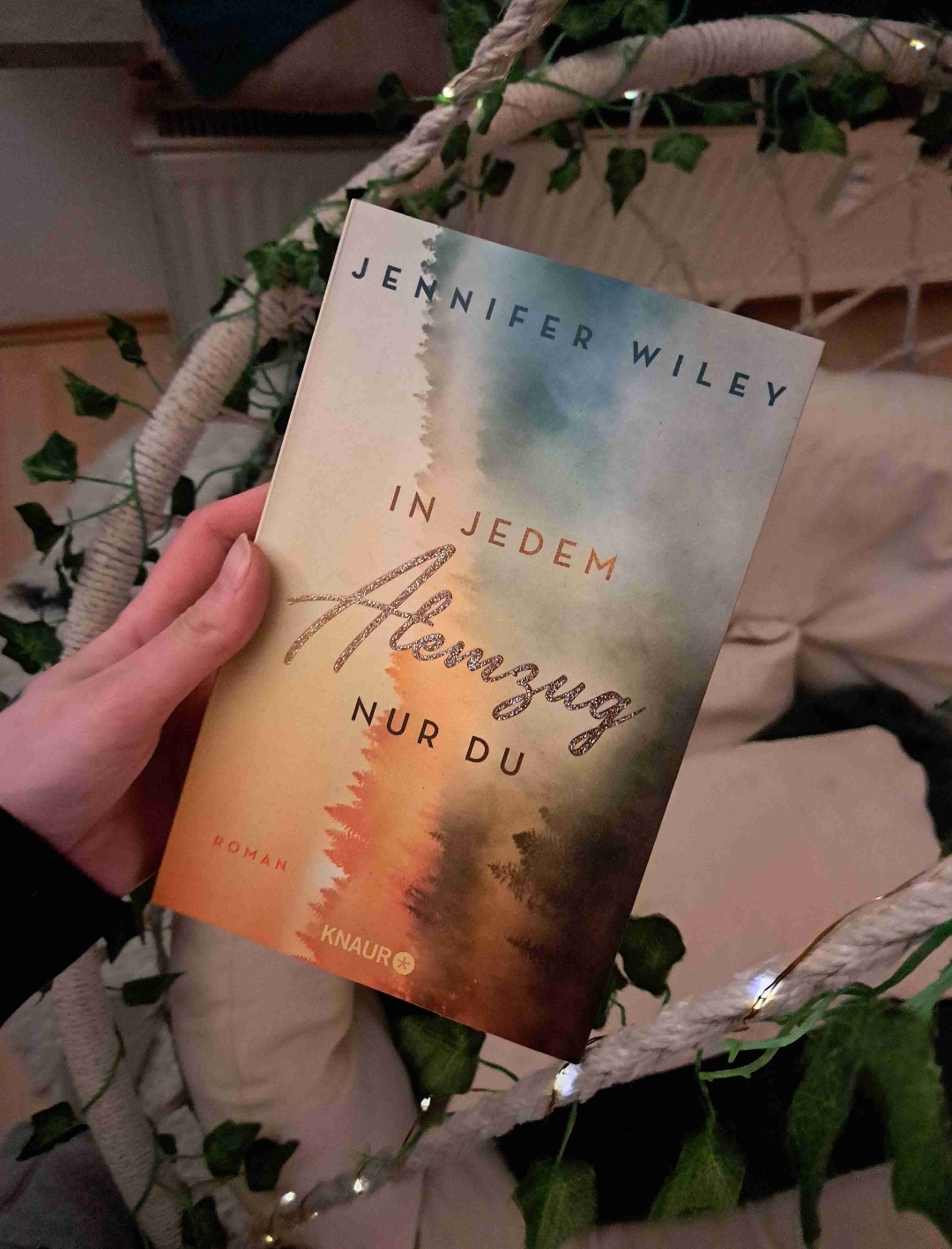 Einfach nur Wow. Mich hat das Buch und die Geschichte direkt abgeholt und ich hab mich augenblicklich darin verloren und verliebt. 🥺❤️📚