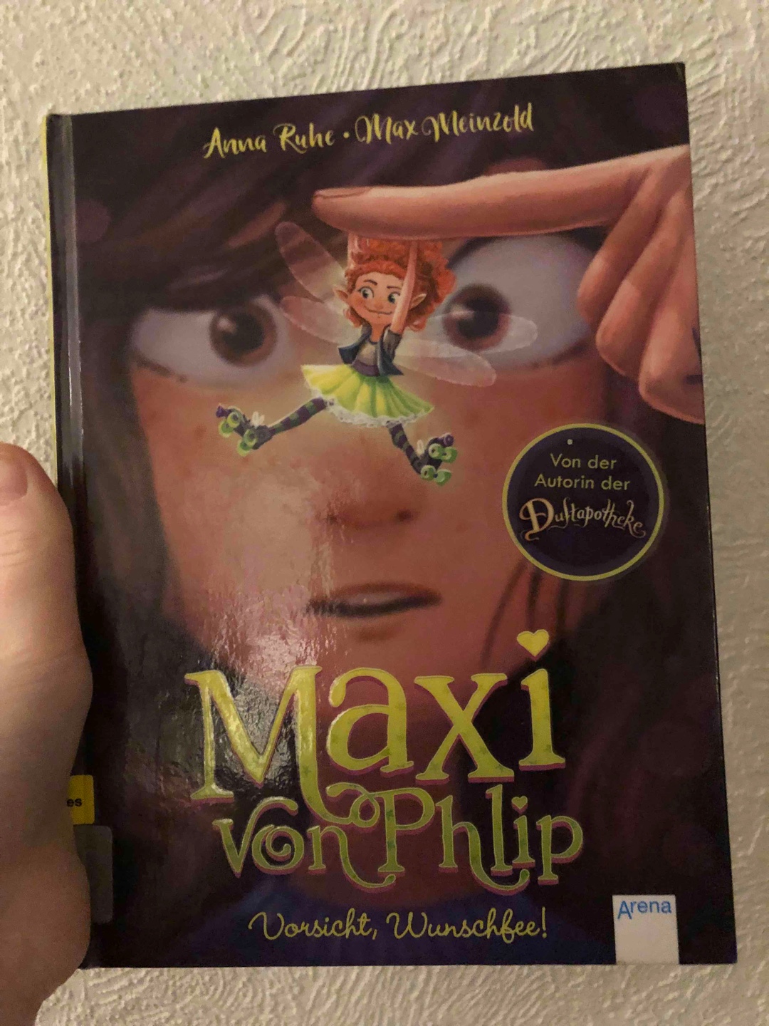 Ich gebe dem Buch 4.5 Sterne weil, ich es super gut aber auch am Ende ein wenig traurig. Und die drei Feen sind echt gemein! 