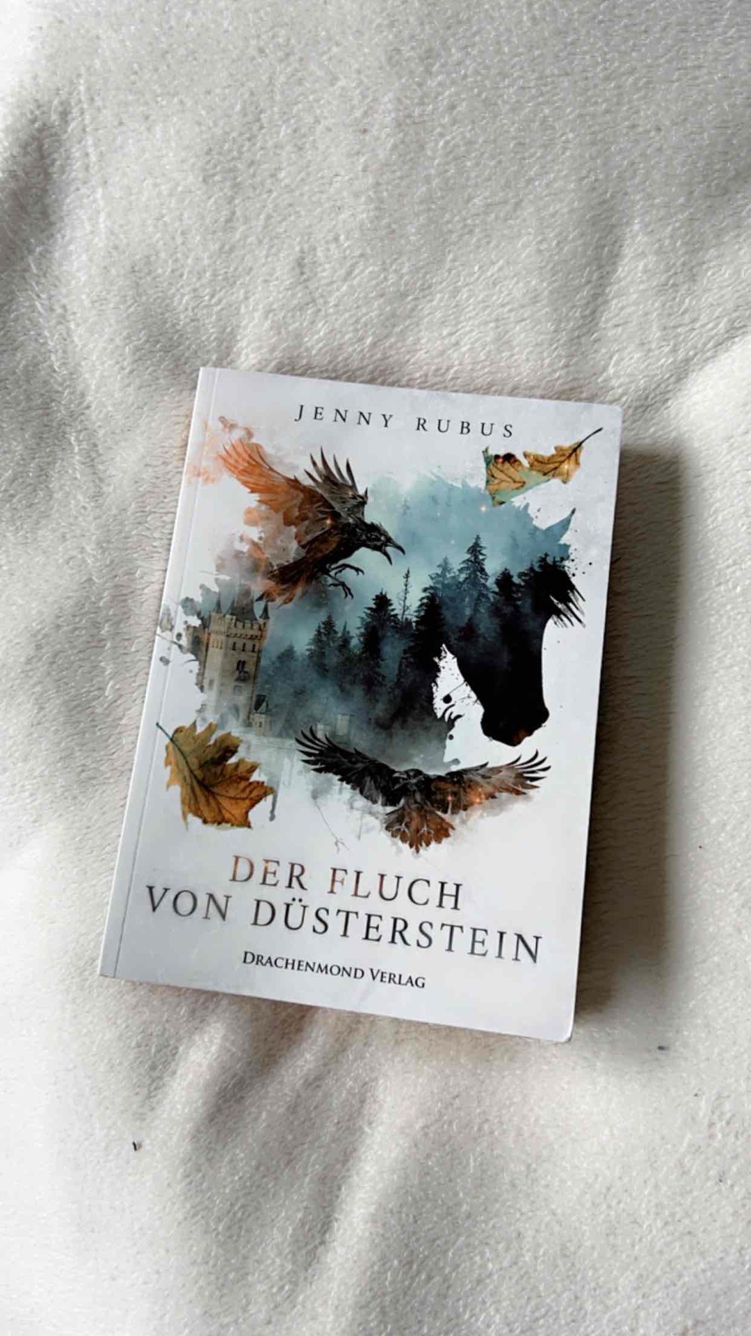 Eine unfassbar atmosphärische Geschichte zwischen einen jungen Mädchen und ein jungen Geister Grafen, welcher durch ein Fluch an sein Schloss gebunden ist.