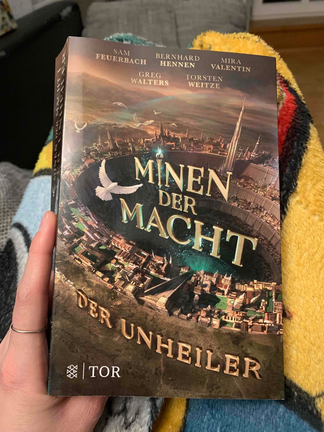 Wie cool war das denn bitte??? 🤩
Ich liebe es, einfach alles an diesem Buch!
