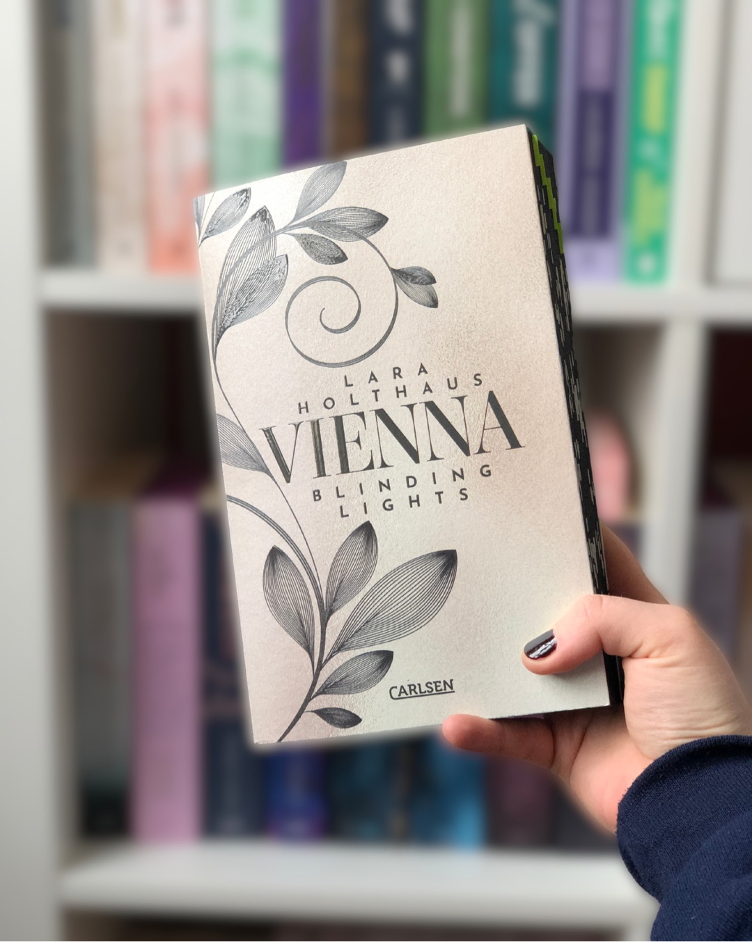 „Hereinspaziert, hereinspaziert, meine Damen und Heeren. Das ist die Livia-Hohenburg-Show.“