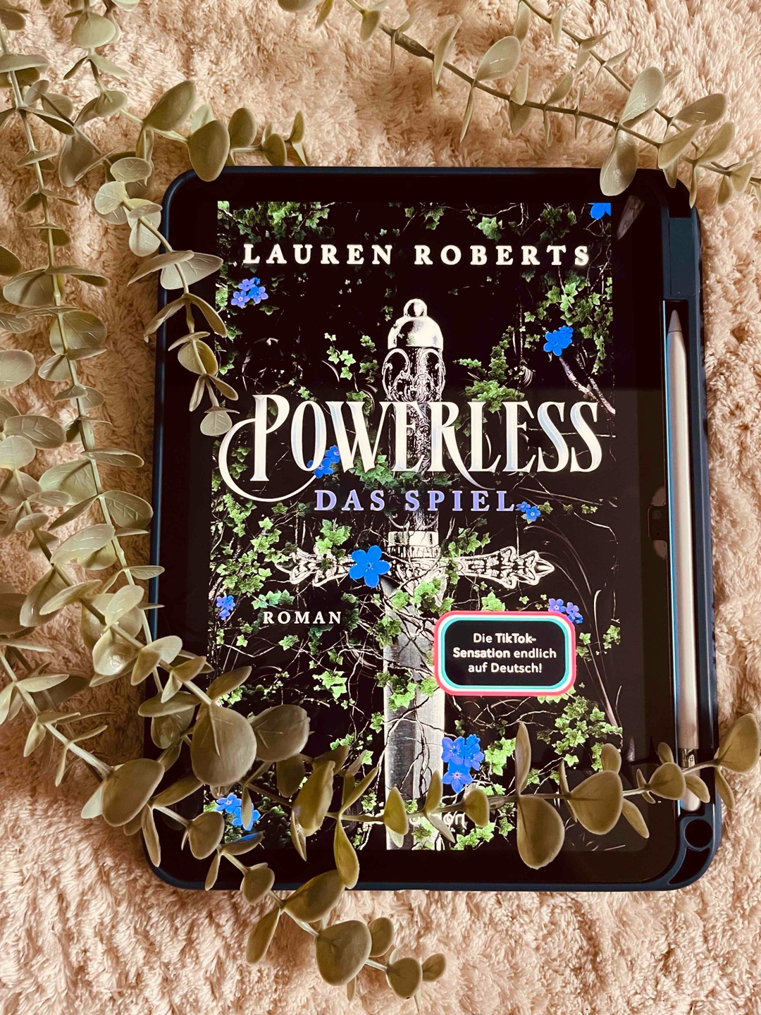 Powerless ✨
Band 1 von 3