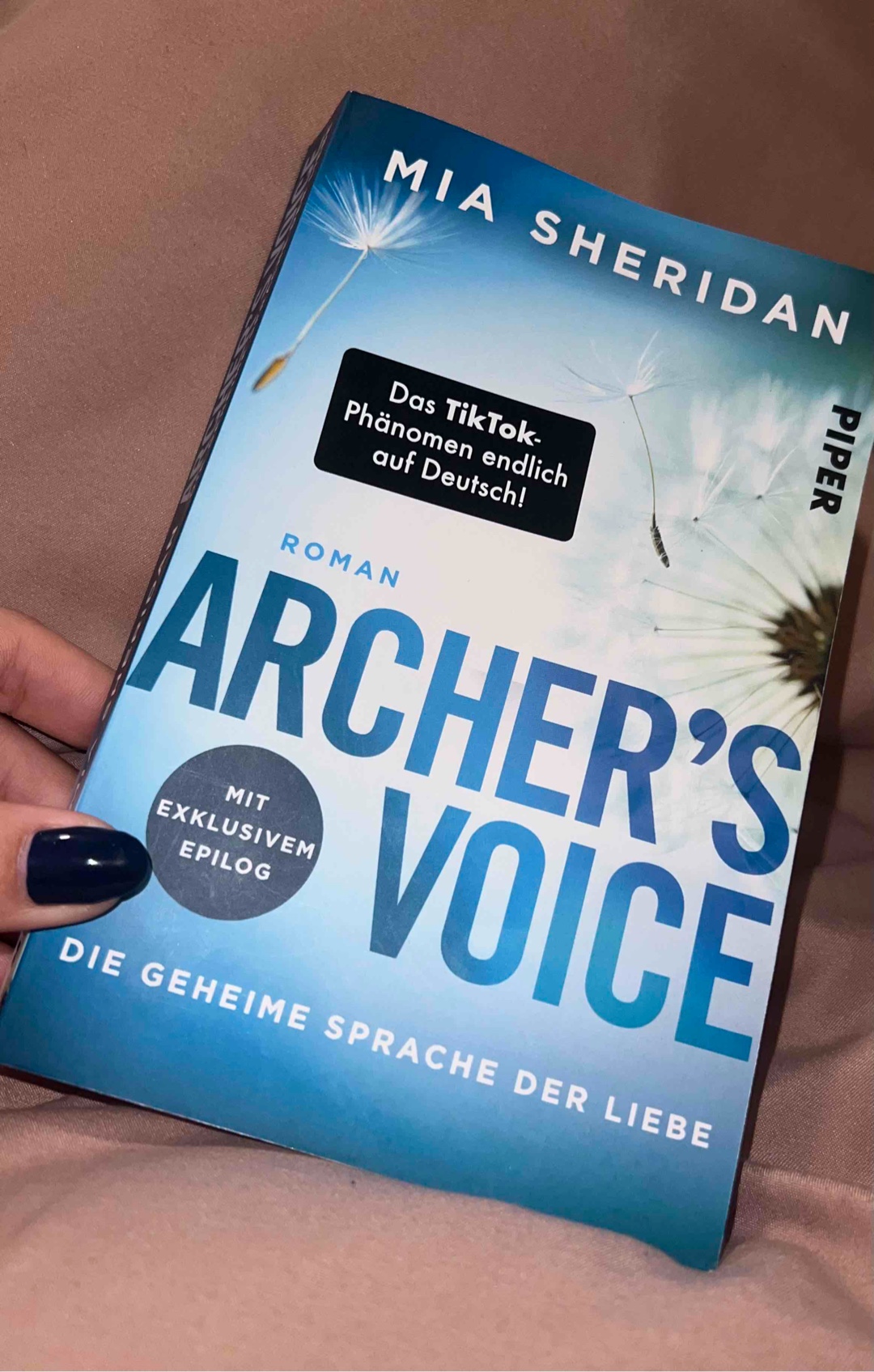 Sehr tolles Buch! Hat seinen Hype auf jeden Fall verdient 🗣️🔇👩❤️👨❤️