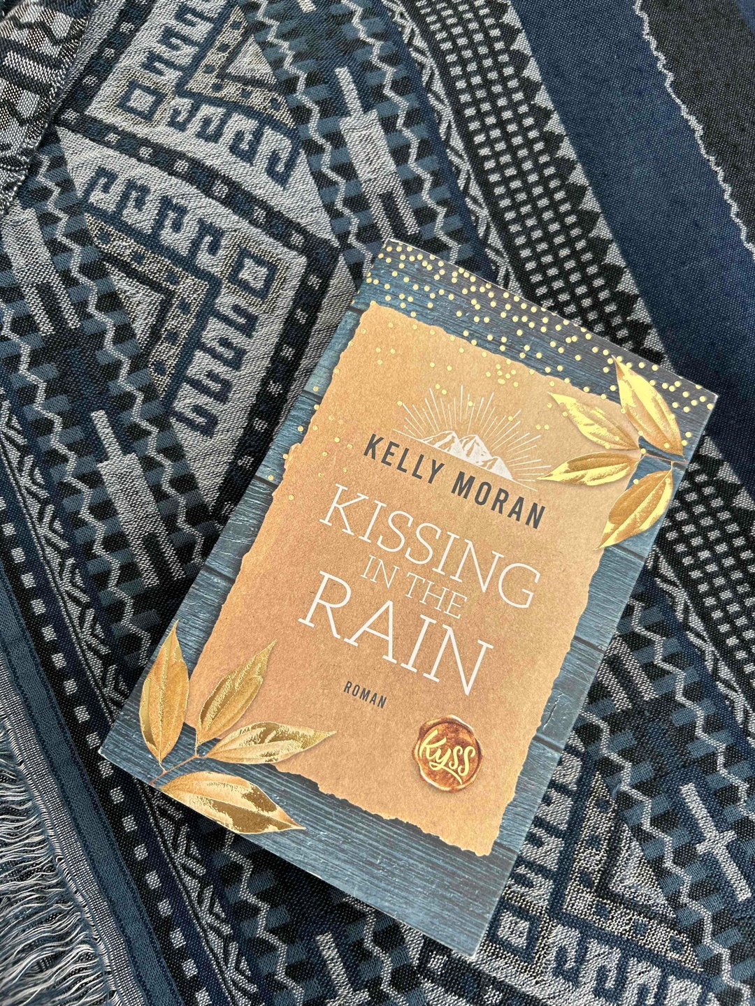 Wow einfach nur wow! Dieses Buch ist mein Highlight dieses Jahr. Es war mehr als Kitsch es war einfach hinreißend, romantisch und einfach echt. Mich mit der Protagonistin so gut zu identifizieren kommt selten vor. Klasser Stil gerne mehr davon!