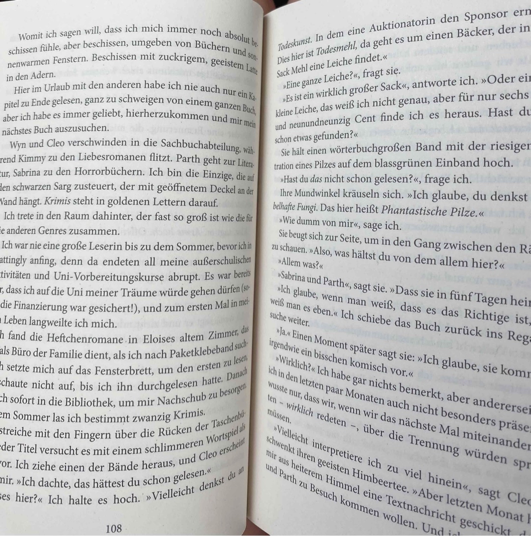 Das Buch war toll aber es sind für mich keine 5 ⭐️. Der Anfang und das Ende fand ich mega cool und spannend. Der Teil zwischendurch fand ich oft Langweilig und er hat sich ein wenig in die Länge gezogen. Sonst ein cooles Buch für zwischendurch auch wenn mich einzelne Handlungen nicht Überzeugen konnten🫶🏼