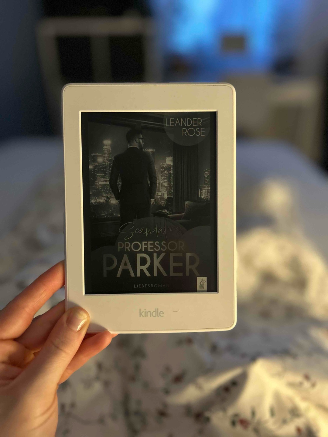 Premiere: 1. Ebook auf dem alten Kindle meiner liebsten Freundin 🫶
Eine kurze, 🌶️ Geschichte, die einem zu einen kleinen thematischen Exkurs eingeladen hat und auch eine Message fürs „echte“ Leben hatte ☺️
