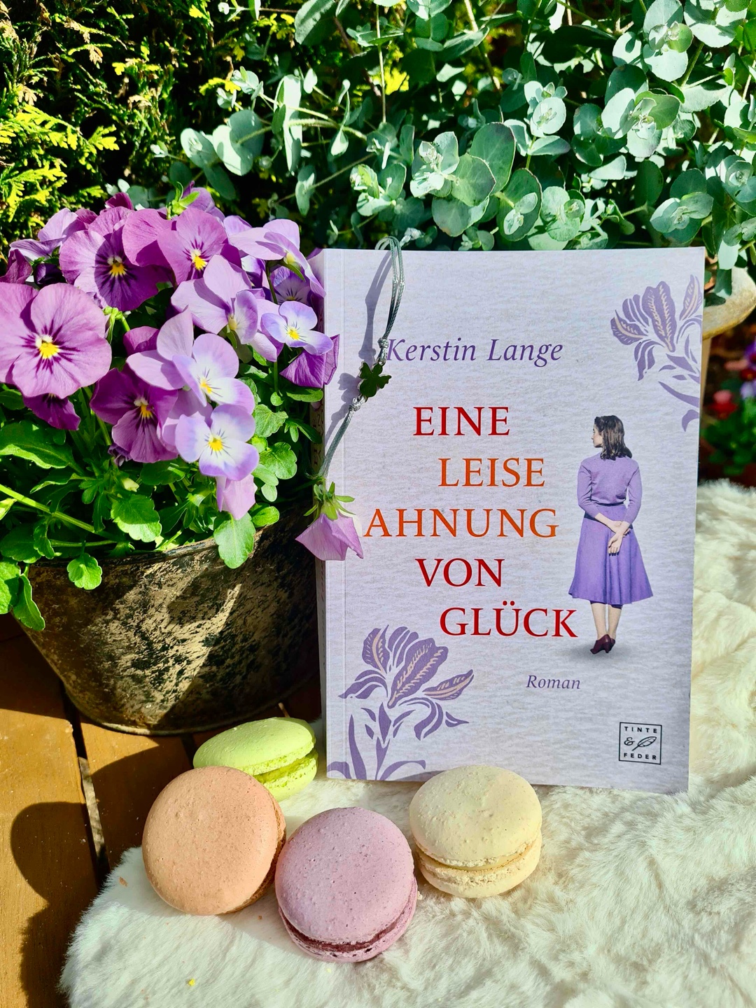 Lesenswert! Ein Geheimnis und schicksalhafte Wege!