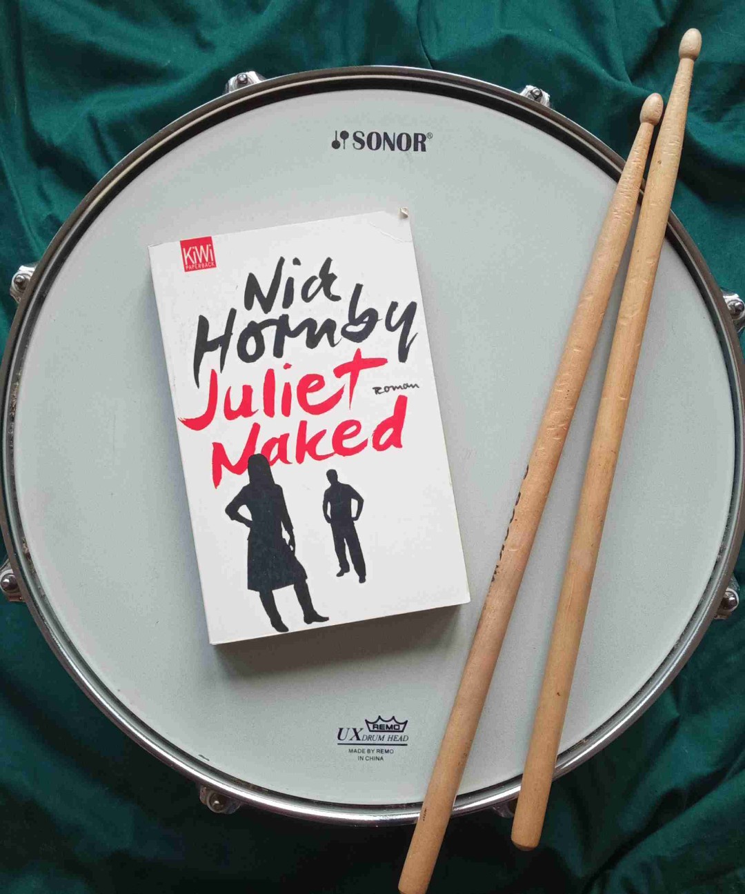 Verschwendete Zeit, der Geruch von Bratfett und das berühmteste Klo der Musikgeschichte. Für mich das beste Buch von Nick Hornby.