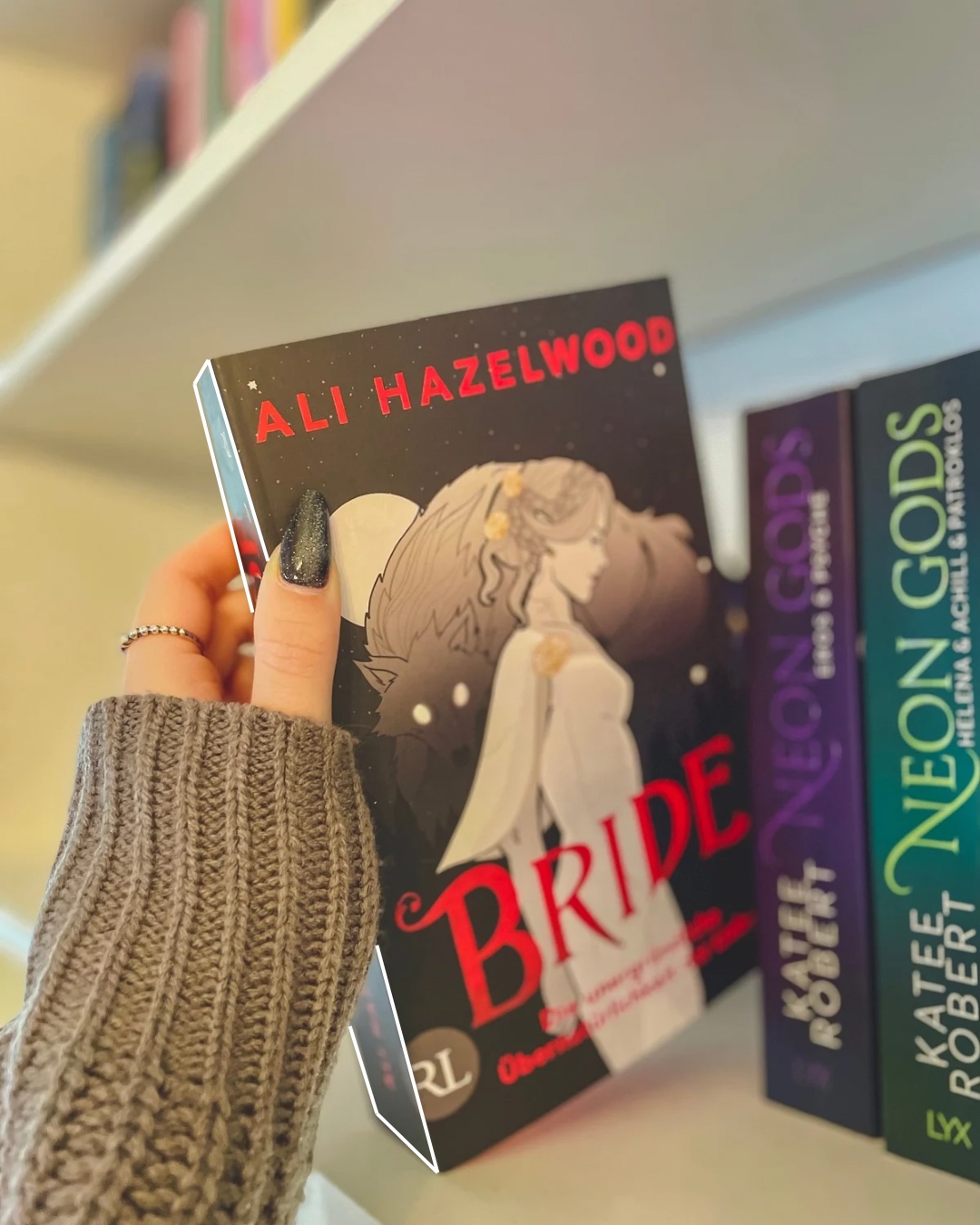 Romantasy. ❤️🔥 Spicy. 🌶️ Werwolf. 🐺 Vampire. 🧛🏻♂️ Arranged marriage. 💍