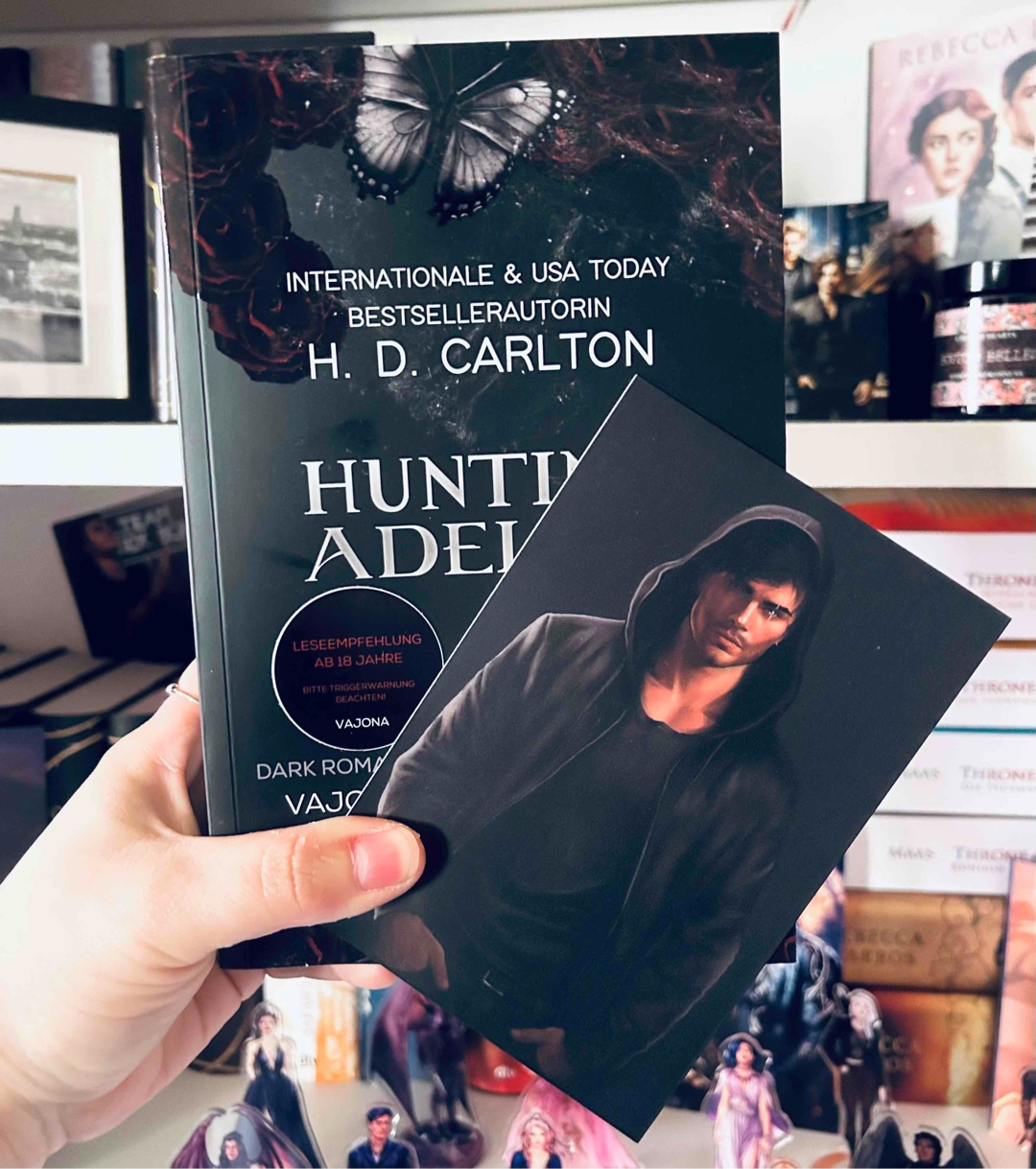[…] „ Zade may be Hades, but the dark God has never been known to bow for anyone but his woman.“ 
